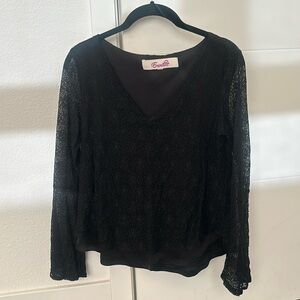 Lace bell long sleeved top